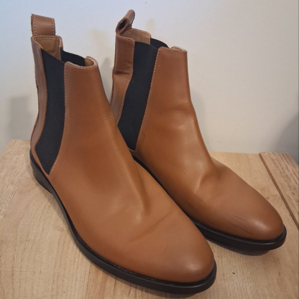 Everlane Modern Chelsea Boot in Cognac